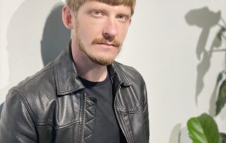 Férfi frufrus hajvágás rövid hajjal